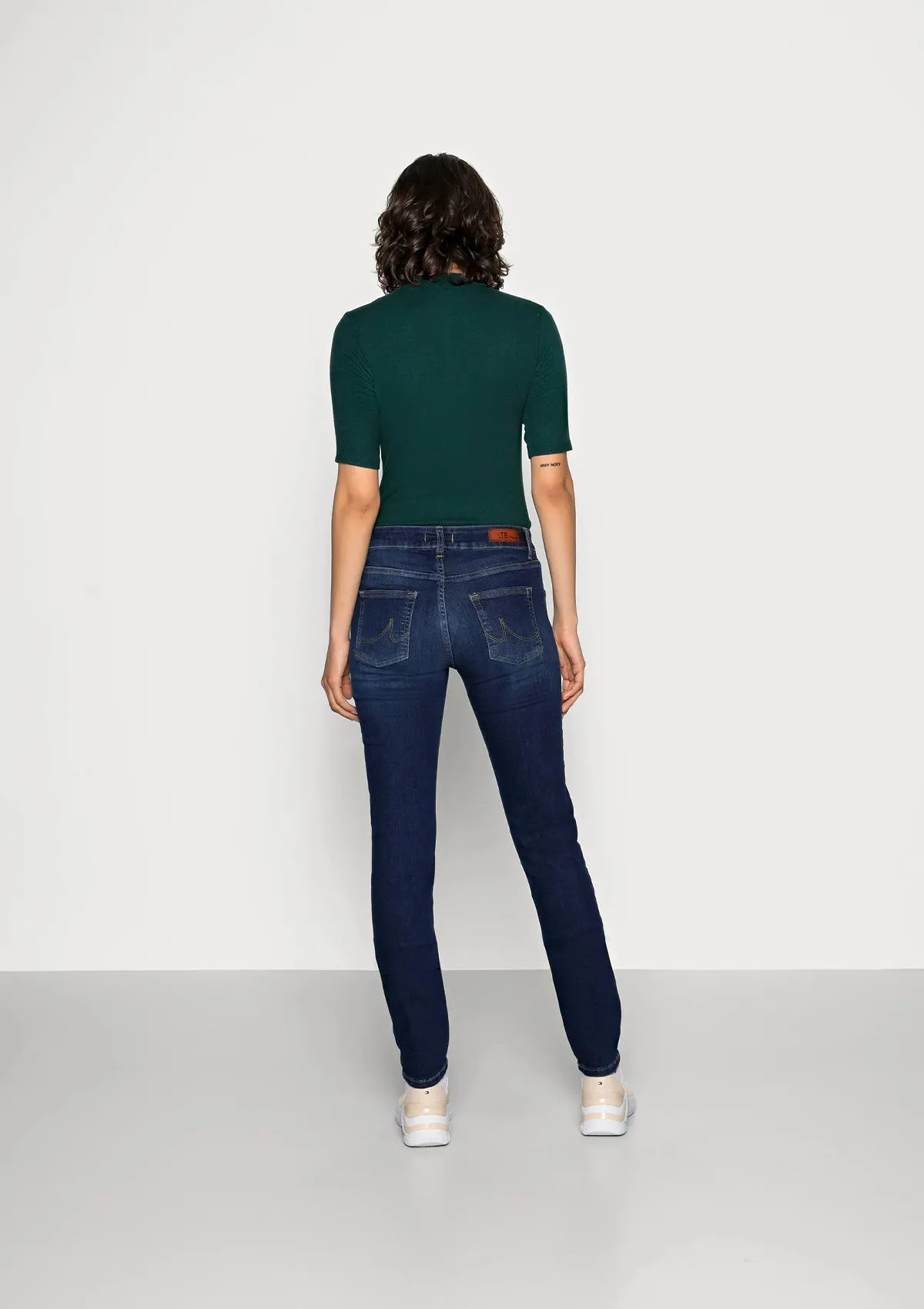 Aspen Y Sian Mid Rise Slim Straight Jean