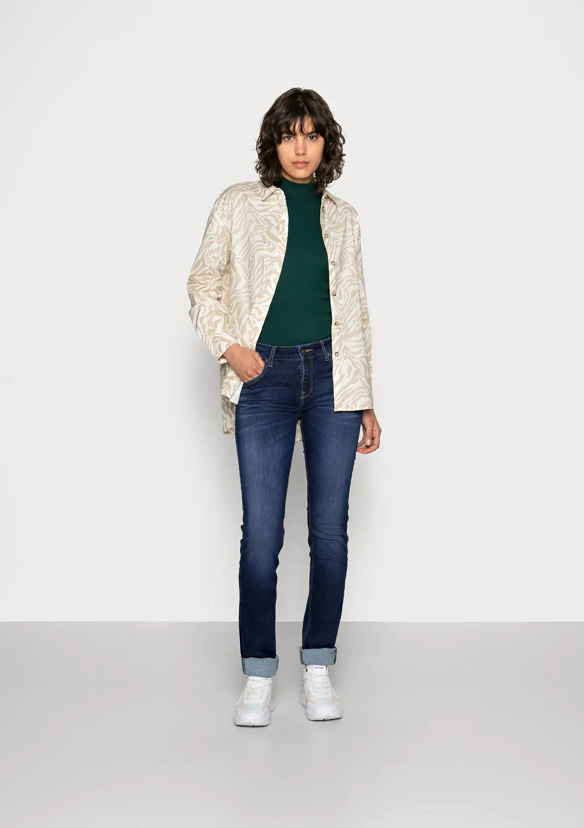 Aspen Y Sian Mid Rise Slim Straight Jean